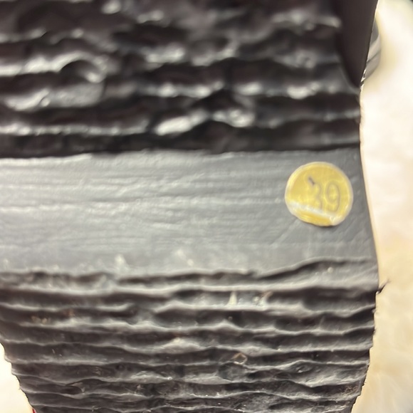 Ladies Size 39 Patent Leather Shoes - Picture 6 of 10